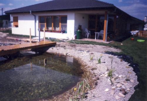 Výstavba bungalov s bazénom